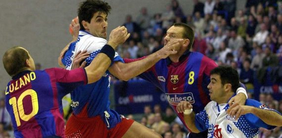 Mateo Garralda, en una acción del partido de ida de la final de la Champions de 2001.