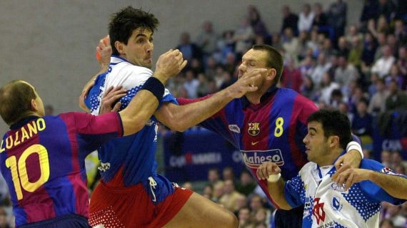 Mateo Garralda, en una acción del partido de ida de la final de la Champions de 2001.