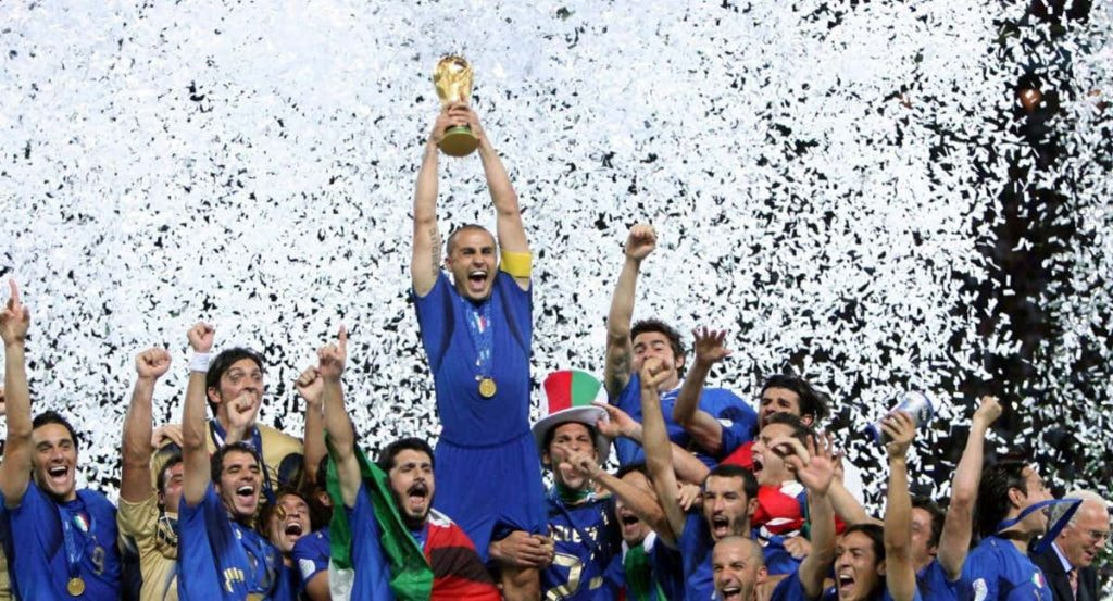 Italia con la Copa del Mundo ganada en 2006.