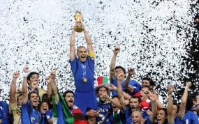 Italia con la Copa del Mundo ganada en 2006.