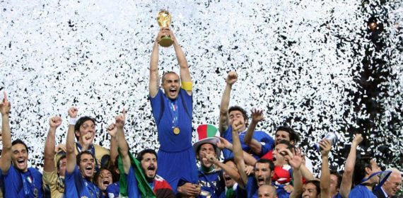 Italia con la Copa del Mundo ganada en 2006.
