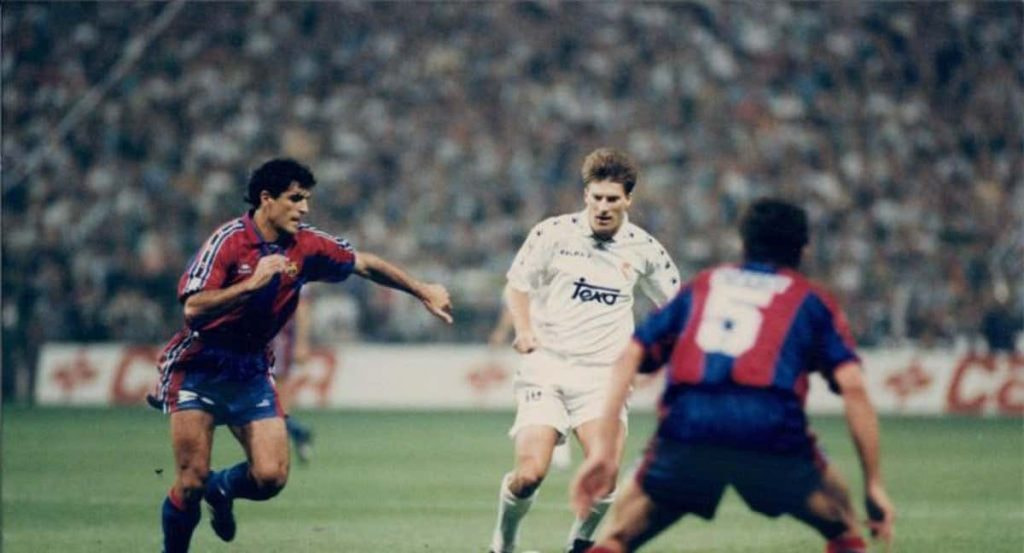 Michael Laudrup, entre Nadal y Popescu, en un Clásico en el Bernabéu.