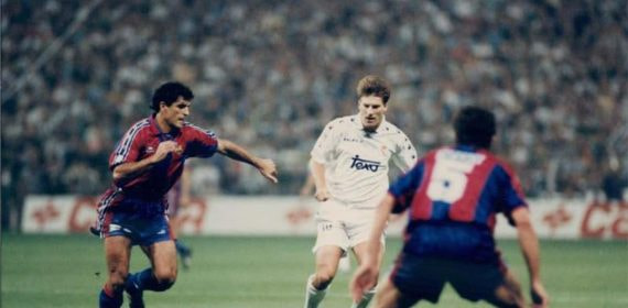 Michael Laudrup, entre Nadal y Popescu, en un Clásico en el Bernabéu.