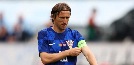 Luka Modric con el brazalete de capitán de Croacia.