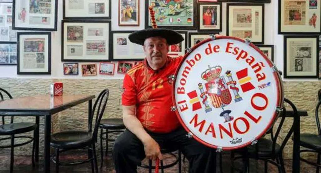 Manolo el del bombo.