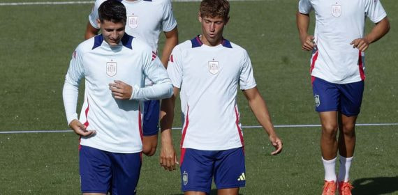 Marcos Llorente durante un entrenamiento junto a Álvaro Morata.