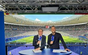 Mario Suárez y Juan Carlos Rivero, en un partido de España en esta Eurocopa.