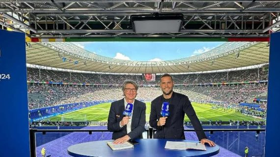 Mario Suárez y Juan Carlos Rivero, en un partido de España en esta Eurocopa.