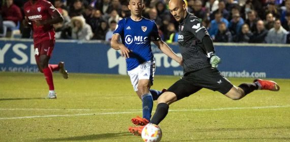 Marko Dmitrovic, durante un partido de Copa con el Sevilla.