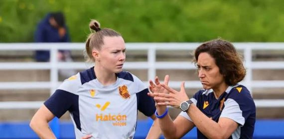 Natalia Arroyo, junto a Franssi en un entrenamiento con la Real Sociedad.