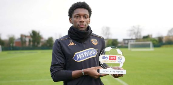 Philogene recibió uno de los premios a mejor gol del mes.