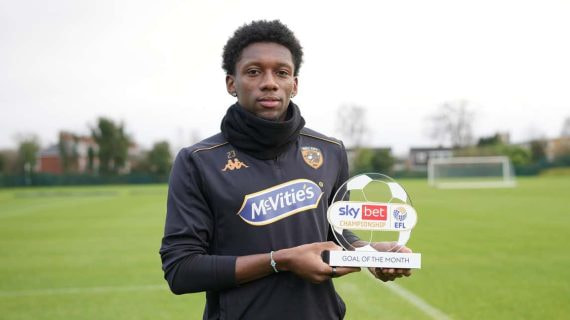 Philogene recibió uno de los premios a mejor gol del mes.