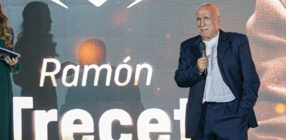 Ramón Trecet, en el acto de ingreso en el Hall of Fame de baloncesto.
