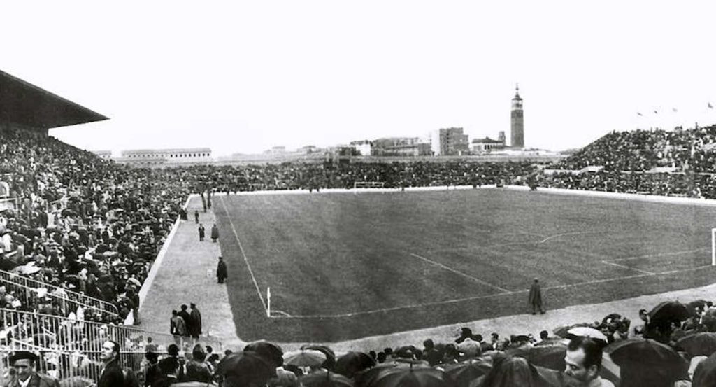 Imagen antigua de la grada Gol Sur de la Romareda.