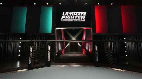 Imagen del octágono del UFC Apex con los colores del TUF.