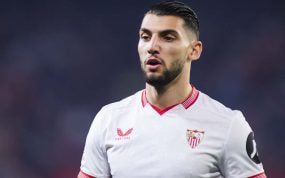 Rafa Mir jugando con el Sevilla.