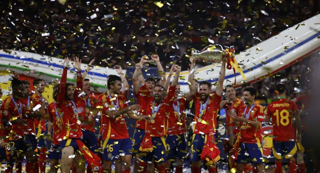 La Selección española levanta la Eurocopa en Berlín.