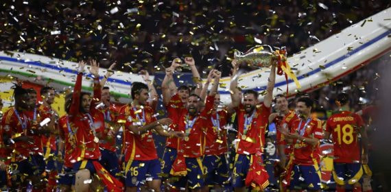 La Selección española levanta la Eurocopa en Berlín.