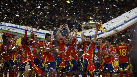 La Selección española levanta la Eurocopa en Berlín.