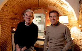 Enric González posa junto a Perico Delgado.