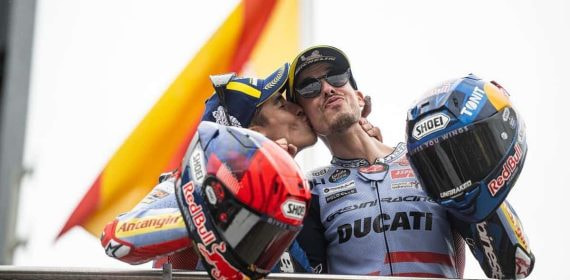 Los hermanos Márquez en el parque cerrado de Sachsenring.