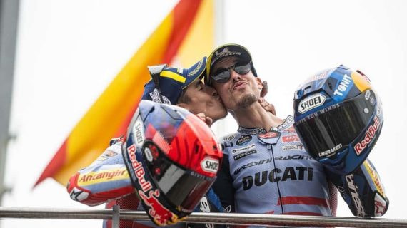 Los hermanos Márquez en el parque cerrado de Sachsenring.