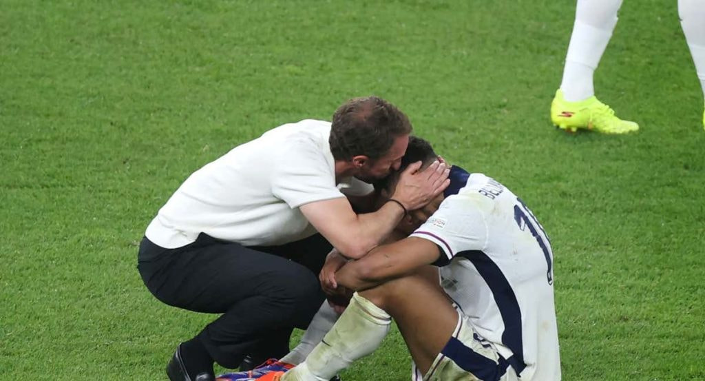Inglaterra se rinde a España entre una «farsa», con Kane en la diana y Southgate sin hablar del futuro