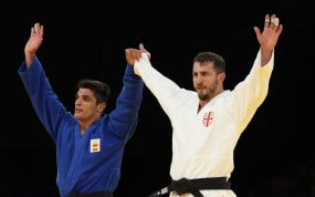 El español Tato Mosakhlishvili, a la izquierda, y el georgiano Lasha Bekauri, en las semifinales de los Juegos de París 2024.