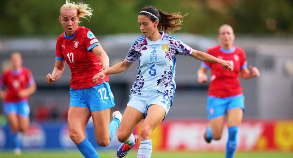 Aitana Bonmatí, goleadora de España, durante el partido ante República Checa.