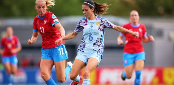 Aitana Bonmatí, goleadora de España, durante el partido ante República Checa.