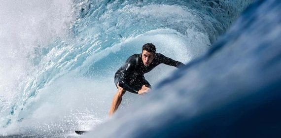 Andy Criere, en la mítica ola de Teahupoo donde se disputará la prueba olímpica.