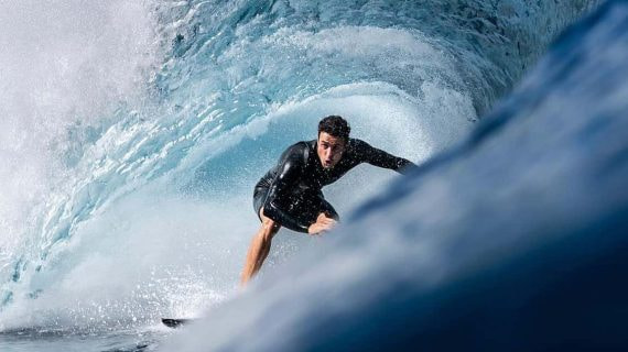 Andy Criere, en la mítica ola de Teahupoo donde se disputará la prueba olímpica.