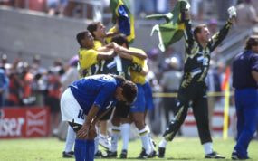 Baggio se lamenta del penalti fallado en la final del Mundial EEUU, el 17 de julio de 1994.