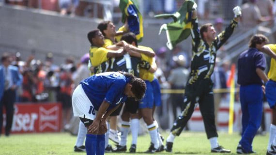 Baggio se lamenta del penalti fallado en la final del Mundial EEUU, el 17 de julio de 1994.