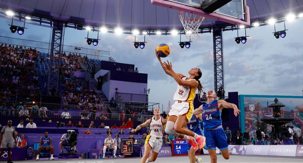 La jugadora española de baloncesto 3x3 Juana Camilion en París 2024.