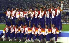 El equipo masculino de fútbol medallista de oro en Barcelona 1992.