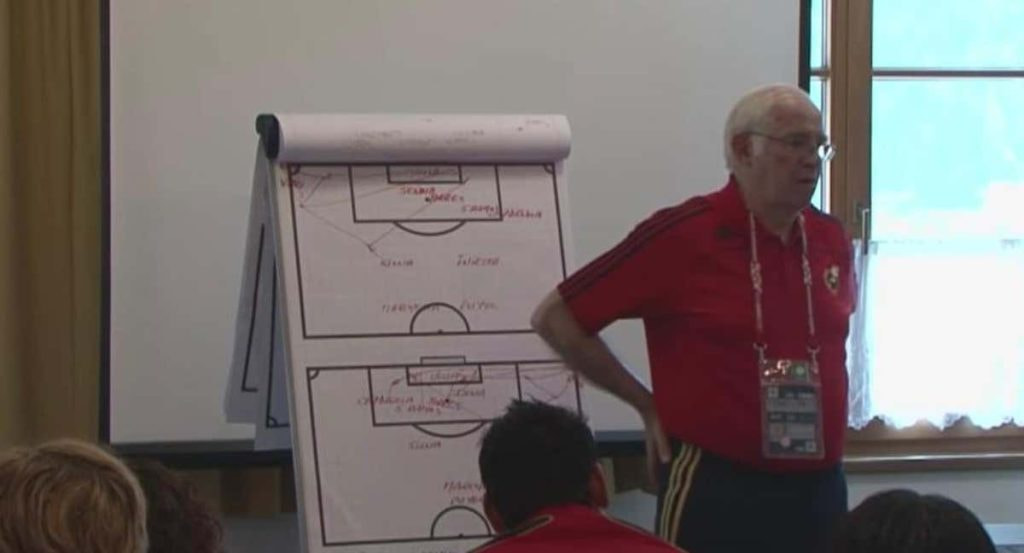 Luis Aragonés, durante una charla.