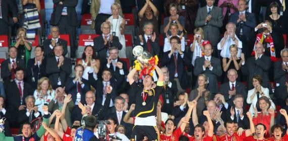 España celebra la Eurocopa ganada en 2008.