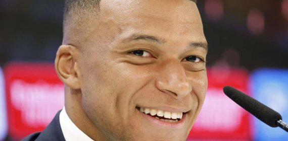 Mbappé en rueda de prensa.