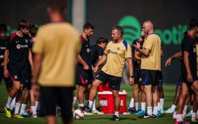 Flick tendrá que buscar soluciones para confeccionar el centro del campo en el debut liguero.