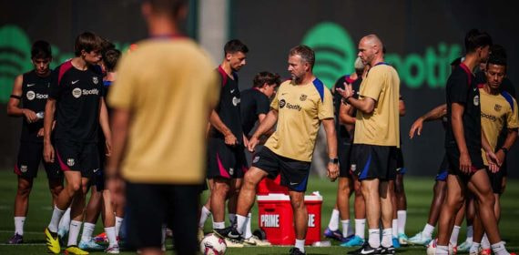 Flick tendrá que buscar soluciones para confeccionar el centro del campo en el debut liguero.