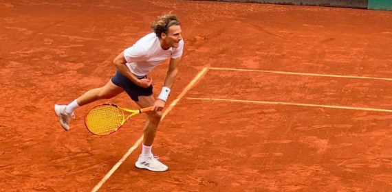 Diego Forlán, en un torneo de veteranos en Perú.