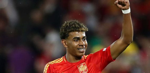 Lamine Yamal celebra uno de los goles de España a Georgia en los cuartos de final de la Eurocopa 2024.