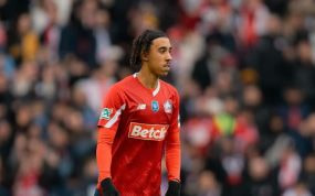 Leny Yoro, en un partido con el Lille.