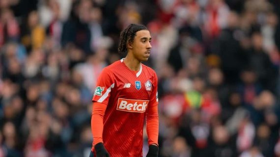 Leny Yoro, en un partido con el Lille.