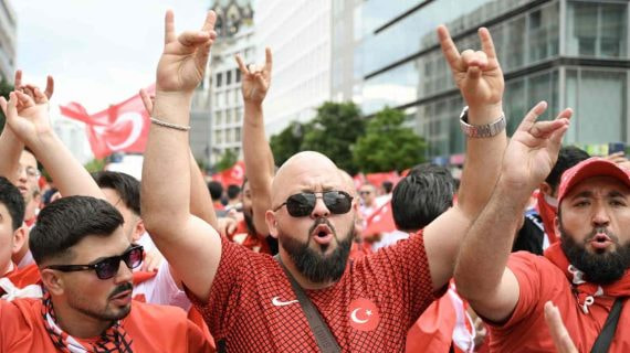 La afición turca se moviliza al partido.