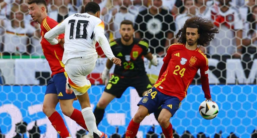 La mano de Cucurella frente a Alemania.