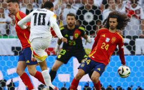 La mano de Cucurella frente a Alemania.