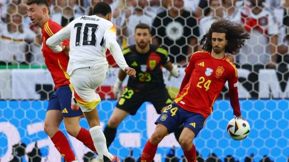 La mano de Cucurella frente a Alemania.