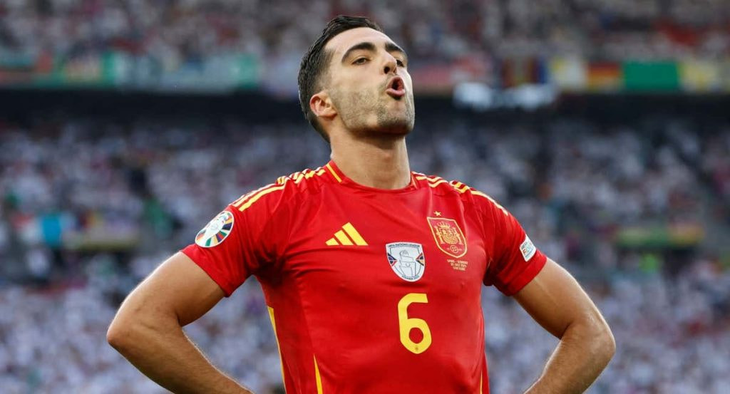 Mikel Merino, autor del segundo y decisivo gol de España ante Alemania, lo celebra con mucho arte.